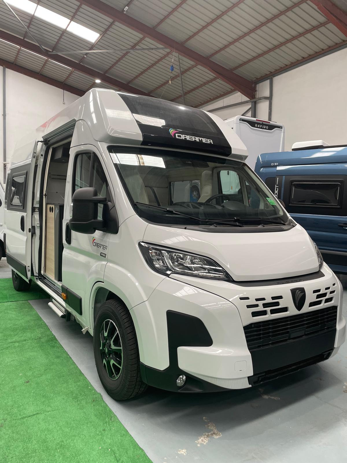 dreamer-sport-garage-para-dos-motos-rentcamper-canarias